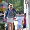 Бритни с детьми покидает центр Monarchs Gymastics