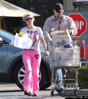 Бритни на шоппинге в Калабасасе23.jpg(Бритни Спирс, Britney Spears)