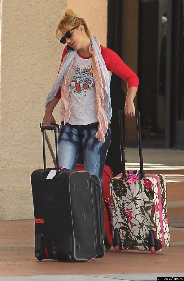 Бритни покидает отель и ресторан  SubWay10.jpg(Бритни Спирс, Britney Spears)