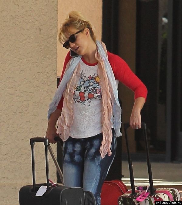 Бритни покидает отель и ресторан  SubWay18.jpg(Бритни Спирс, Britney Spears)