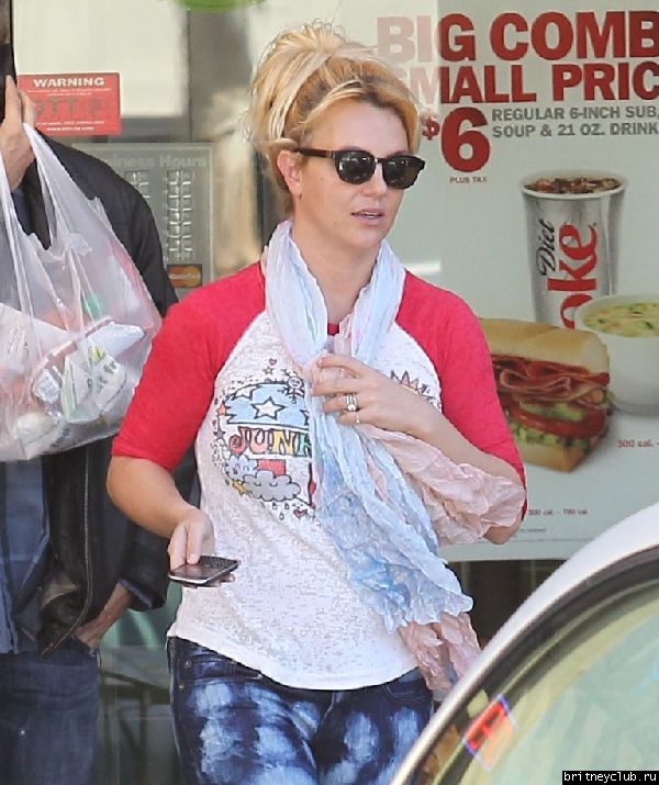 Бритни покидает отель и ресторан  SubWay21.jpg(Бритни Спирс, Britney Spears)