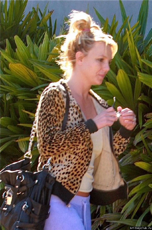 Бритни покидает танцевальную студию в Санта-Монике2.jpg(Бритни Спирс, Britney Spears)
