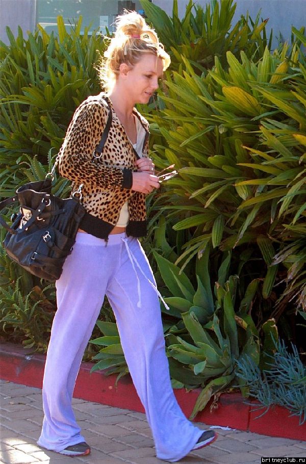 Бритни покидает танцевальную студию в Санта-Монике3.jpg(Бритни Спирс, Britney Spears)