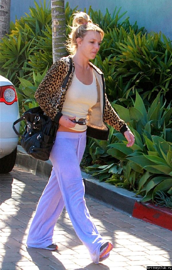Бритни покидает танцевальную студию в Санта-Монике6.jpg(Бритни Спирс, Britney Spears)