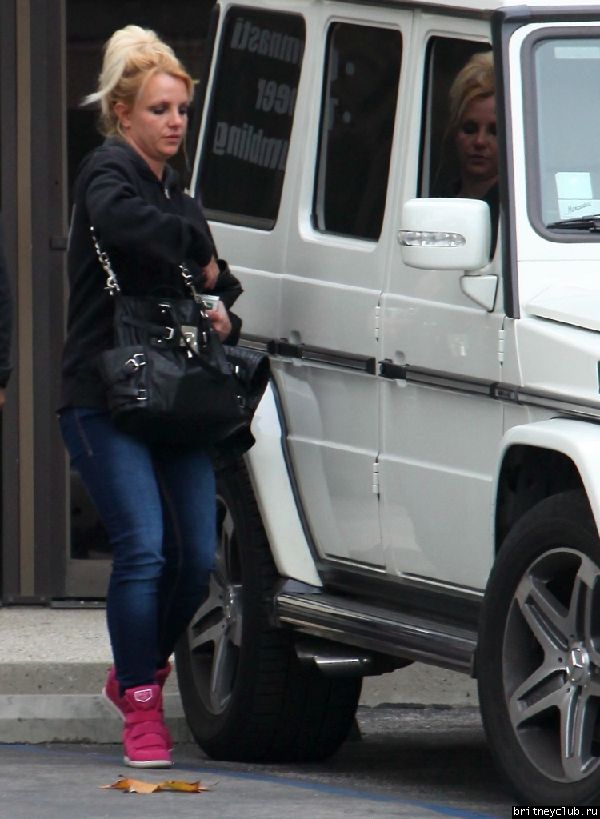Бритни покидает танцевальную студию в Энсино02.jpg(Бритни Спирс, Britney Spears)