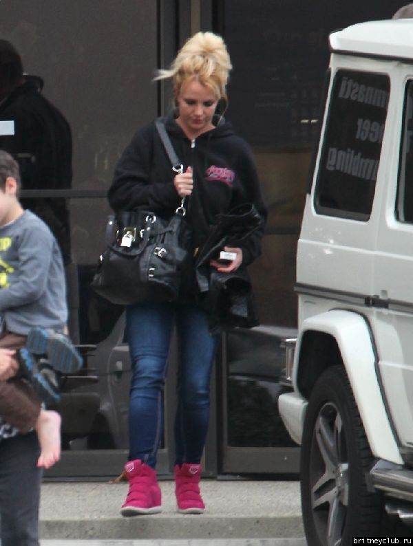 Бритни покидает танцевальную студию в Энсино05.jpg(Бритни Спирс, Britney Spears)