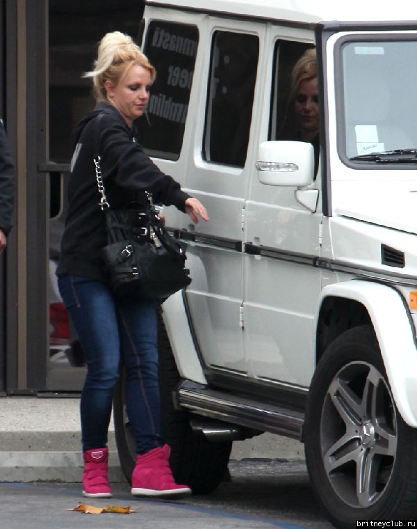 Бритни покидает танцевальную студию в Энсино06.jpg(Бритни Спирс, Britney Spears)