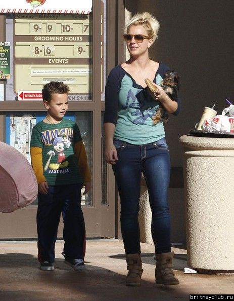 Бритни с детьми в Таузенд-Оакс05.jpg(Бритни Спирс, Britney Spears)