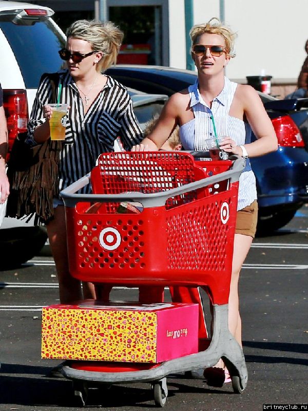 Бритни на шоппинге в Target14.jpg(Бритни Спирс, Britney Spears)