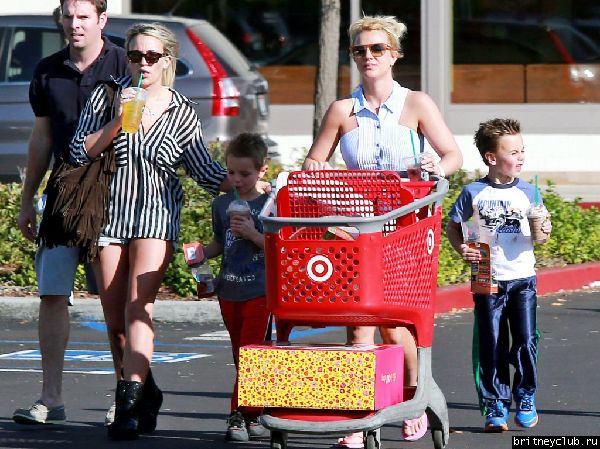 Бритни на шоппинге в Target24.jpg(Бритни Спирс, Britney Spears)