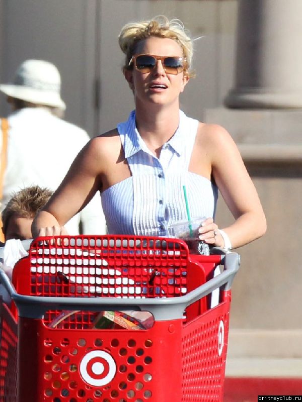 Бритни на шоппинге в Target45.jpg(Бритни Спирс, Britney Spears)