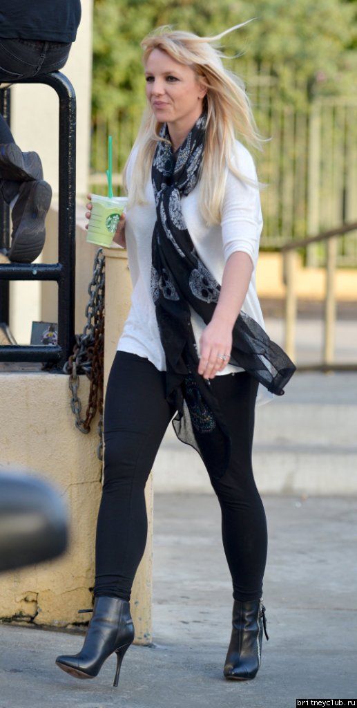 Бритни покидает Starbucks09.jpg(Бритни Спирс, Britney Spears)