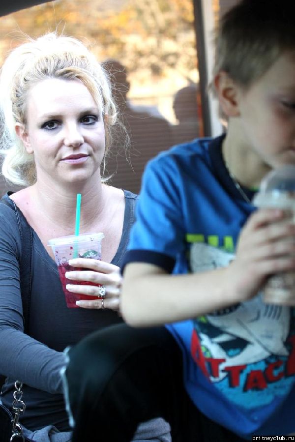 Бритни с детьми покидает танцевальную студию ROCKIT06.jpg(Бритни Спирс, Britney Spears)