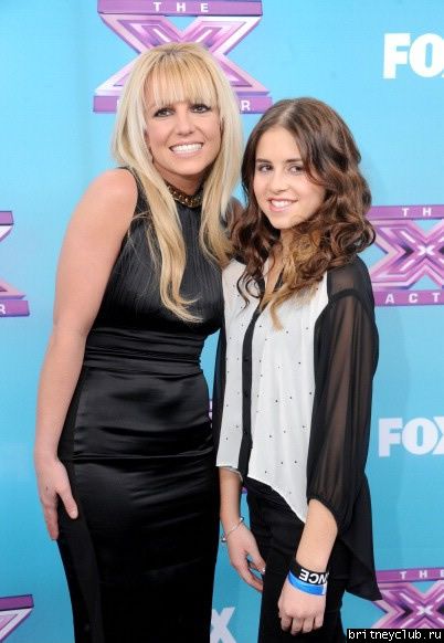 Бритни на пресс-конференции по случаю финала The X Factor USA04.jpg(Бритни Спирс, Britney Spears)