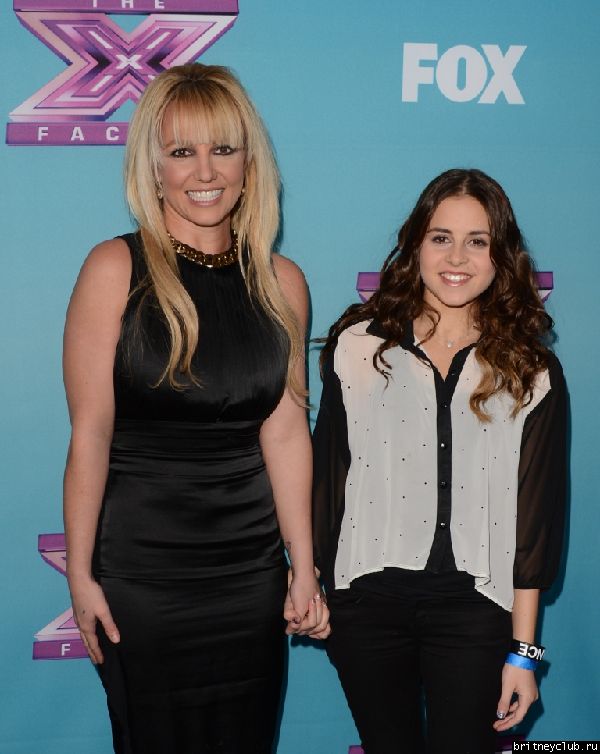 Бритни на пресс-конференции по случаю финала The X Factor USA09.jpg(Бритни Спирс, Britney Spears)