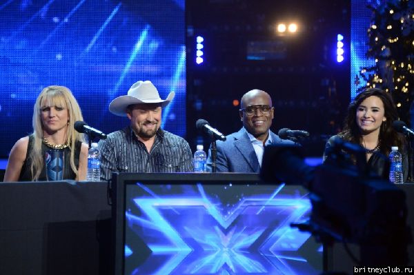 Бритни на пресс-конференции по случаю финала The X Factor USA29.jpg(Бритни Спирс, Britney Spears)