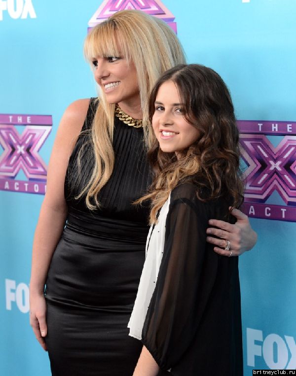 Бритни на пресс-конференции по случаю финала The X Factor USA31.jpg(Бритни Спирс, Britney Spears)