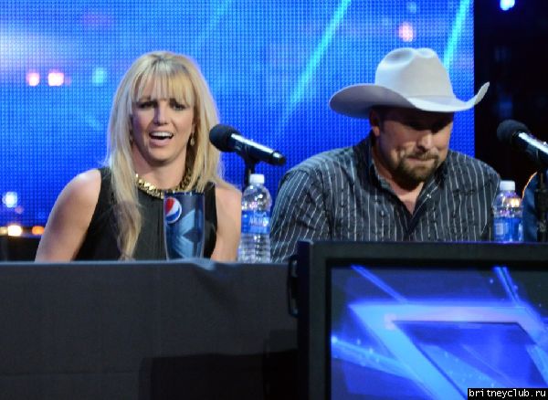 Бритни на пресс-конференции по случаю финала The X Factor USA38.jpg(Бритни Спирс, Britney Spears)