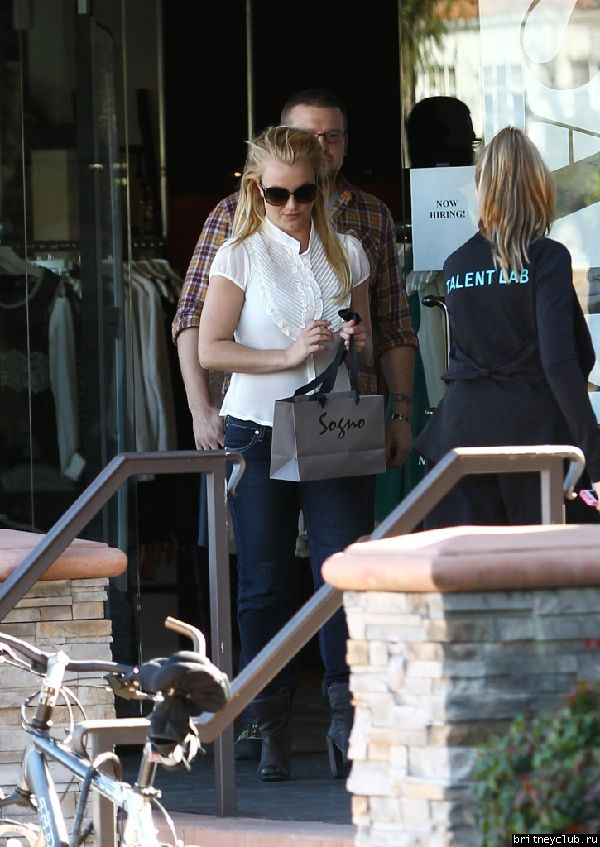 Бритни на шоппинге в Thousand Oaks, Калифорния21.jpg(Бритни Спирс, Britney Spears)
