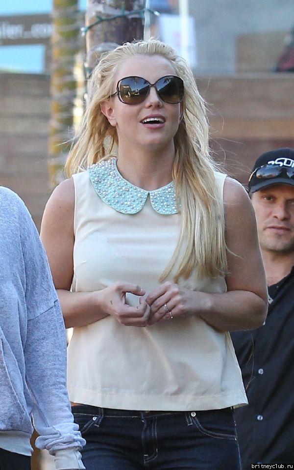 Бритни на шоппинге в Thousand Oaks, Калифорния24.jpg(Бритни Спирс, Britney Spears)
