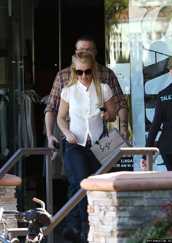 Бритни на шоппинге в Thousand Oaks, Калифорния34.jpg(Бритни Спирс, Britney Spears)