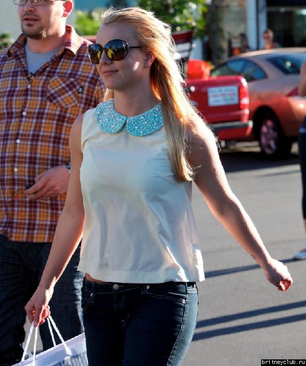 Бритни на шоппинге в Thousand Oaks, Калифорния59.jpg(Бритни Спирс, Britney Spears)