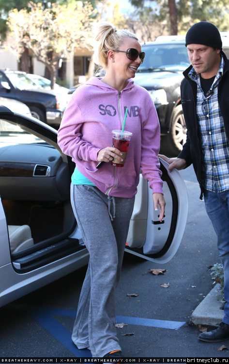 Бритни посетила салон красоты в Лос-Анджелесе02.jpg(Бритни Спирс, Britney Spears)