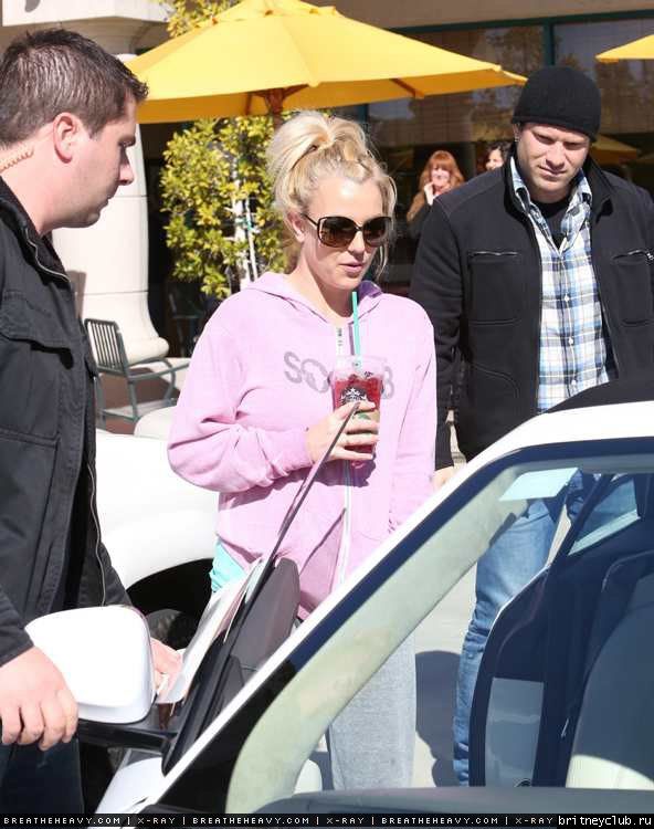 Бритни посетила салон красоты в Лос-Анджелесе28.jpg(Бритни Спирс, Britney Spears)