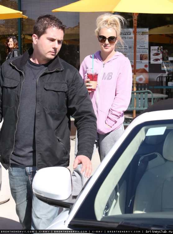 Бритни посетила салон красоты в Лос-Анджелесе49.jpg(Бритни Спирс, Britney Spears)