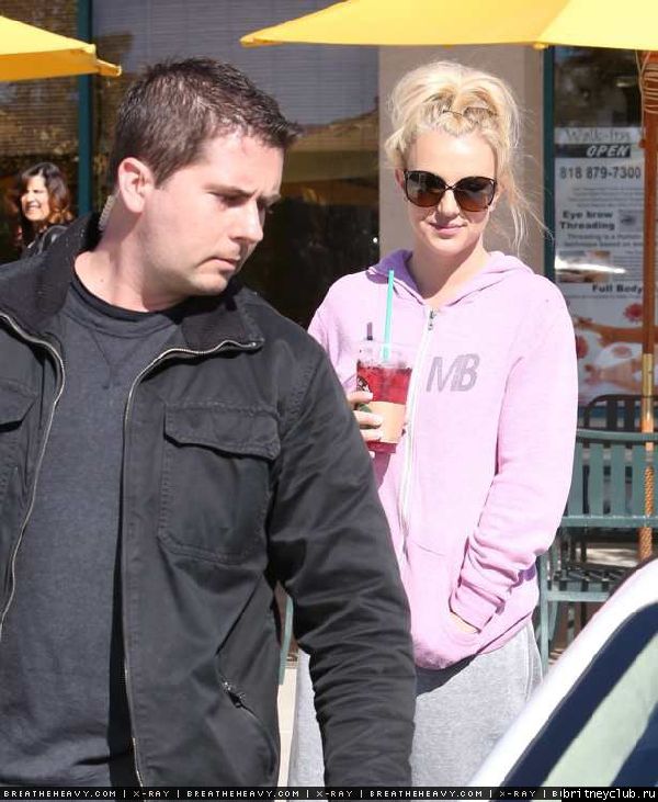 Бритни посетила салон красоты в Лос-Анджелесе53.jpg(Бритни Спирс, Britney Spears)