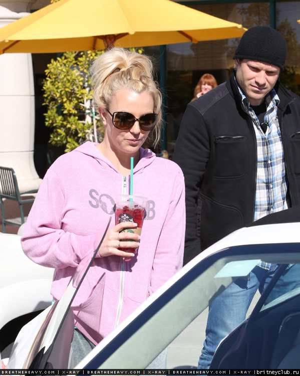 Бритни посетила салон красоты в Лос-Анджелесе61.jpg(Бритни Спирс, Britney Spears)