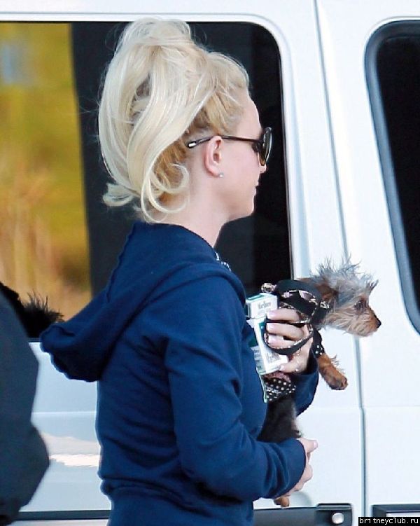 Бритни покидает отель в Беверли Хиллз01.jpg(Бритни Спирс, Britney Spears)