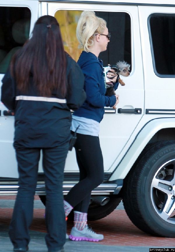 Бритни покидает отель в Беверли Хиллз04.jpg(Бритни Спирс, Britney Spears)