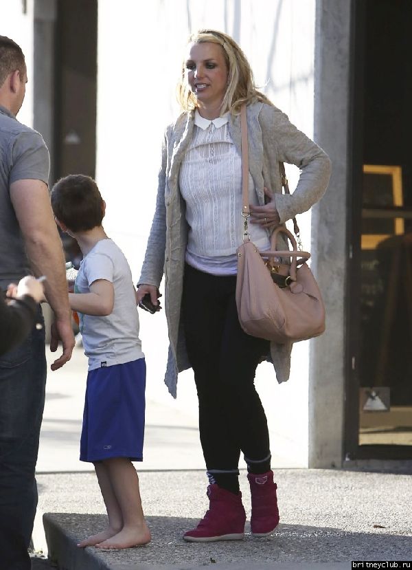Бритни забирает детей из гимнастического зала!01.jpg(Бритни Спирс, Britney Spears)