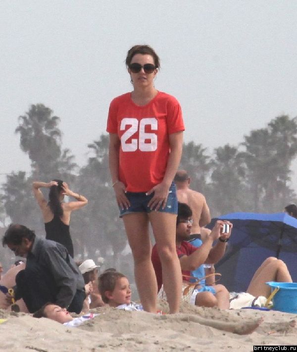 Бритн с Шоном и Джейденом на пляже в Санта-Барбаре24.jpg(Бритни Спирс, Britney Spears)