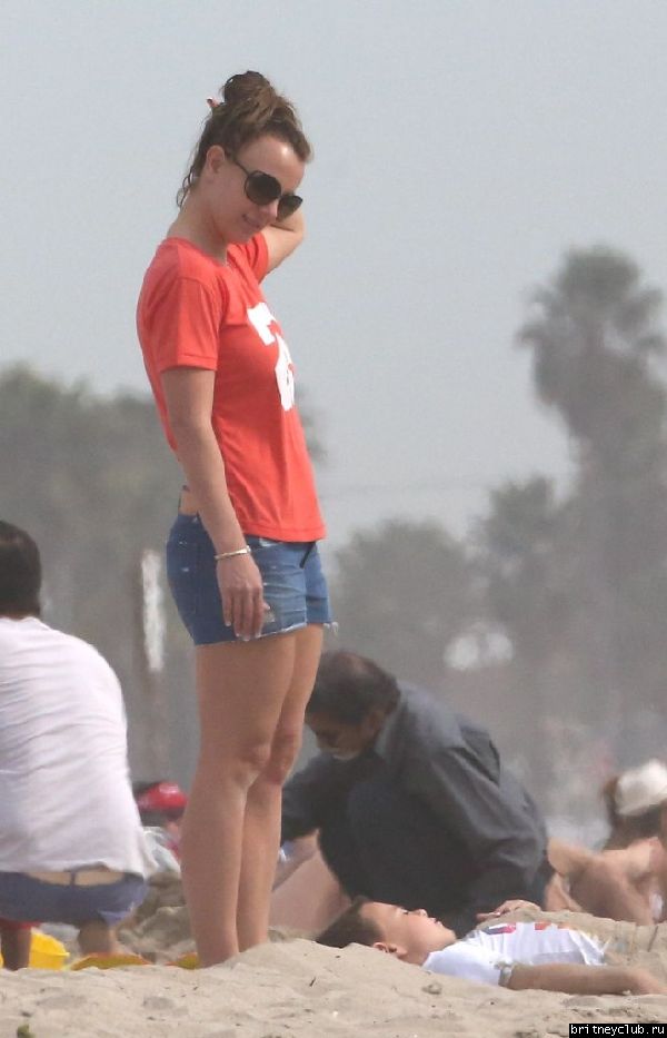 Бритн с Шоном и Джейденом на пляже в Санта-Барбаре33.jpg(Бритни Спирс, Britney Spears)