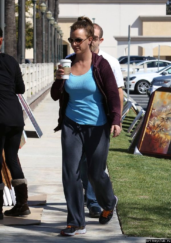 Бритни проводит время в Лос-Анджелесе24.jpg(Бритни Спирс, Britney Spears)