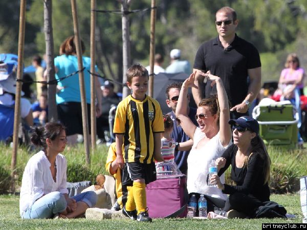 Бритни с сыновьями в Woodland Hills24.jpg(Бритни Спирс, Britney Spears)