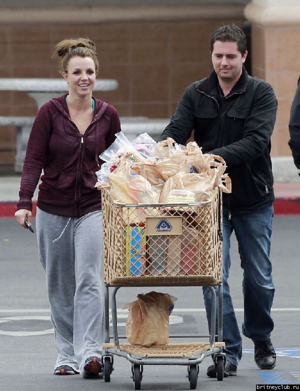 Бритни посетила супермаркет  Albertsons09.jpg(Бритни Спирс, Britney Spears)