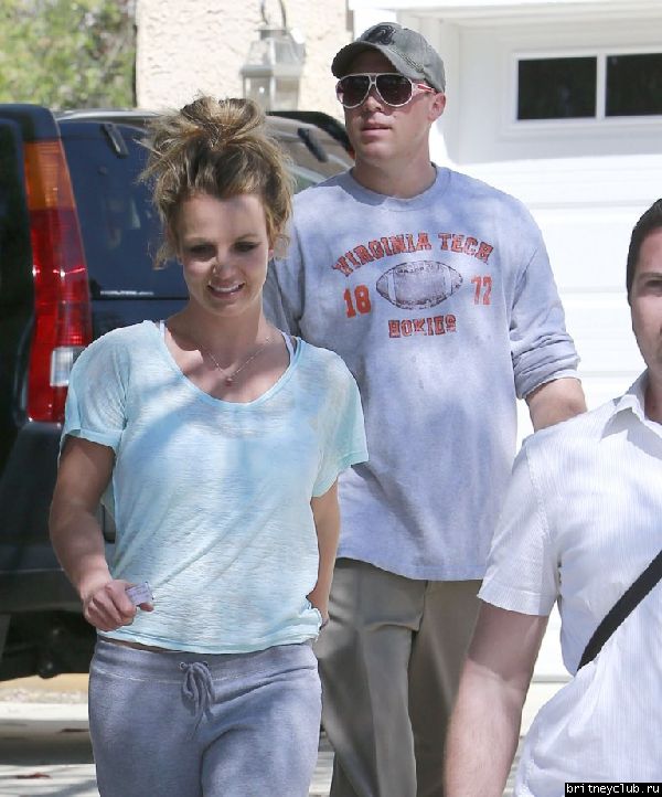 Бритни и Дэвид в Калабасасе22.jpg(Бритни Спирс, Britney Spears)