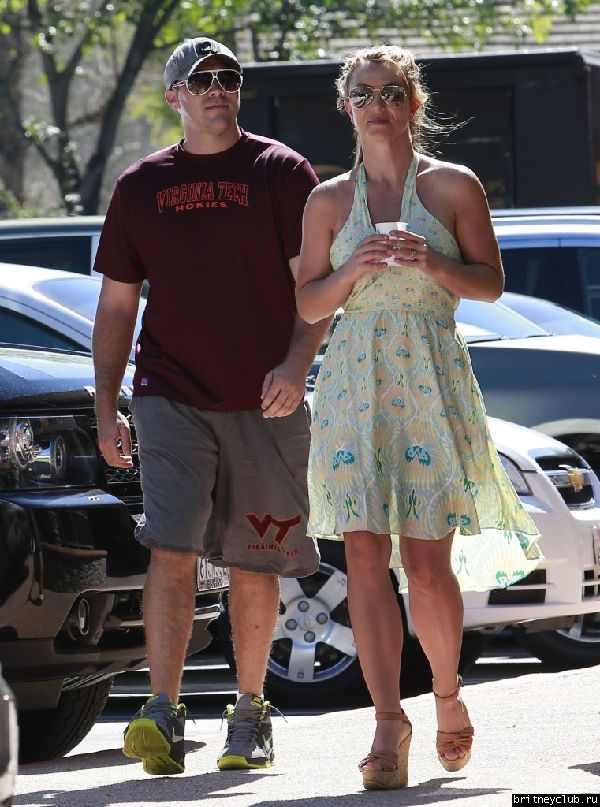 Бритни и Дэвид Лукадо посетили спа-салон и ресторан Cisco’s.57.jpg(Бритни Спирс, Britney Spears)