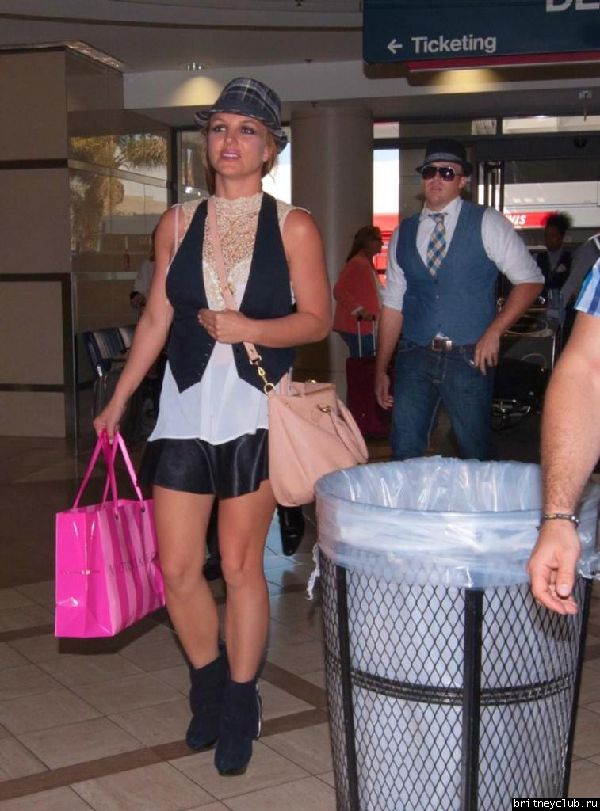 Бритни и Дэвид в аэропорту в Лос-Анджелесе10.jpg(Бритни Спирс, Britney Spears)