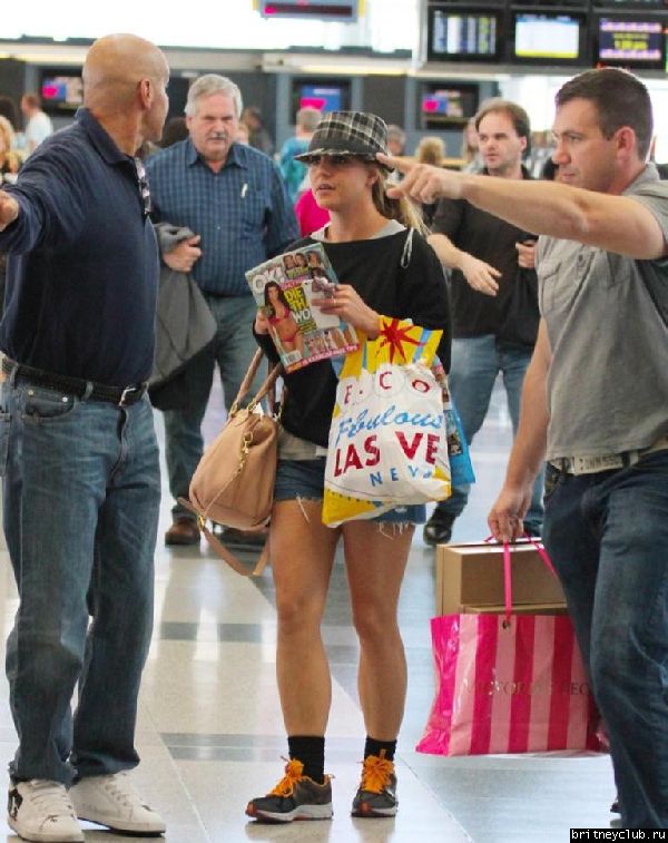 Бритни и Дэвид в аэропорту в Лас-Вегасе8.jpg(Бритни Спирс, Britney Spears)