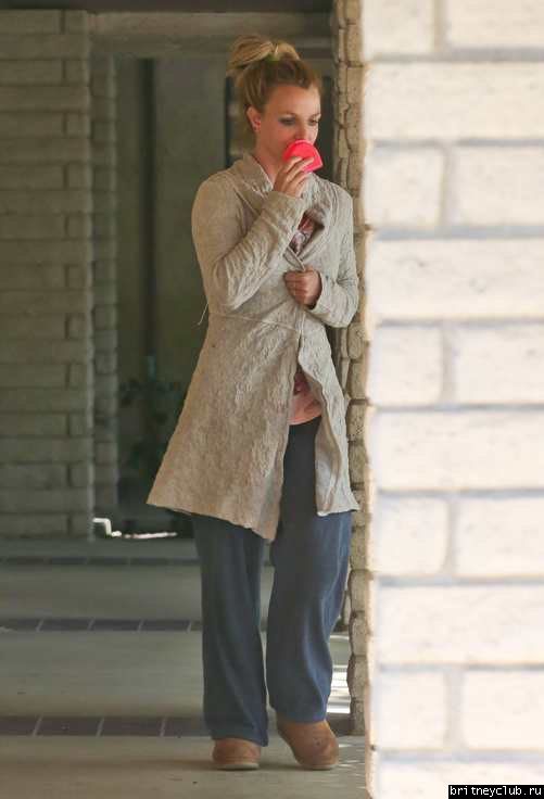 Бритни покидает стоматолога в Thousand Oaks16.jpg(Бритни Спирс, Britney Spears)