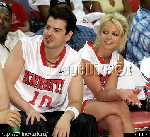 Бритни и Джастин на баскетбольном матчеchallenge5.jpg(Бритни Спирс, Britney Spears)