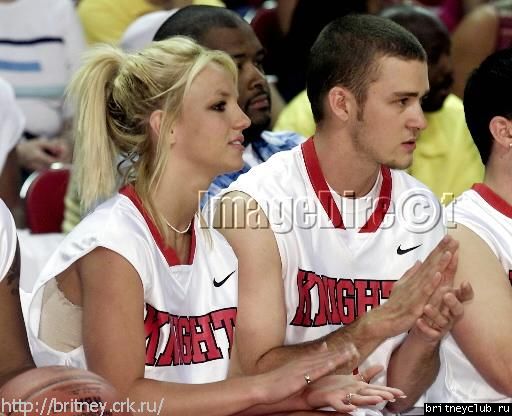 Бритни и Джастин на баскетбольном матчеchallenge7.jpg(Бритни Спирс, Britney Spears)