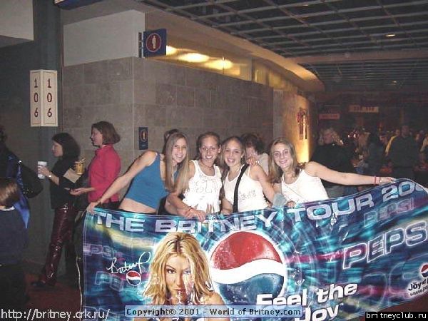 D.W.D. "Columbus, Ohio" (1 ноября 2001)02.jpg(Бритни Спирс, Britney Spears)