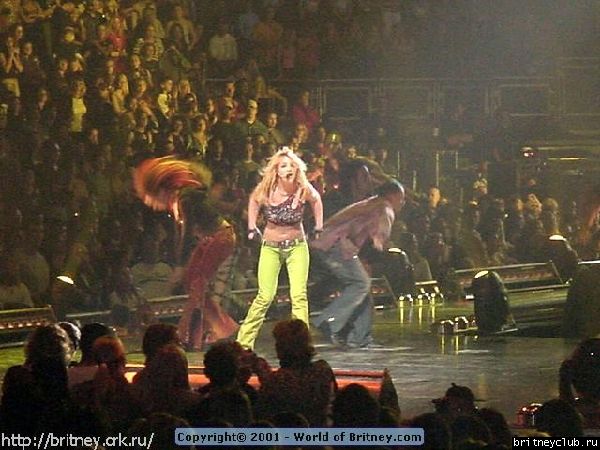 D.W.D. "Columbus, Ohio" (1 ноября 2001)48.jpg(Бритни Спирс, Britney Spears)