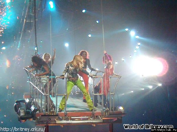 D.W.D. tour Anaheim, California (20 ноября 2001 года)09.jpg(Бритни Спирс, Britney Spears)