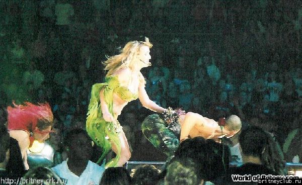 D.W.D. tour Auburn Hills, Michigan (26 ноября 2001 года)6.jpg(Бритни Спирс, Britney Spears)